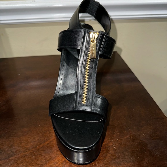 Brand New Size 9 Black colored Michael Kors Heels - Picture 2 of 4
